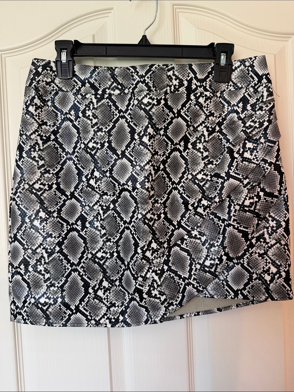 Kendall & Kylie Snake-Print Mini Skirt